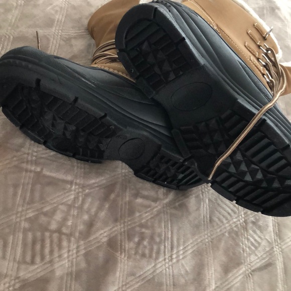 NWOT snow boots - Picture 4 of 5
